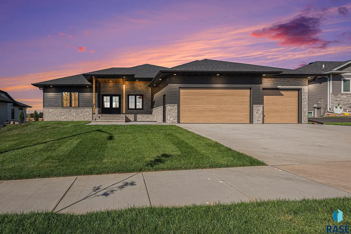 313 Red Spruce Ave, Sioux Falls, SD 57110 - #1