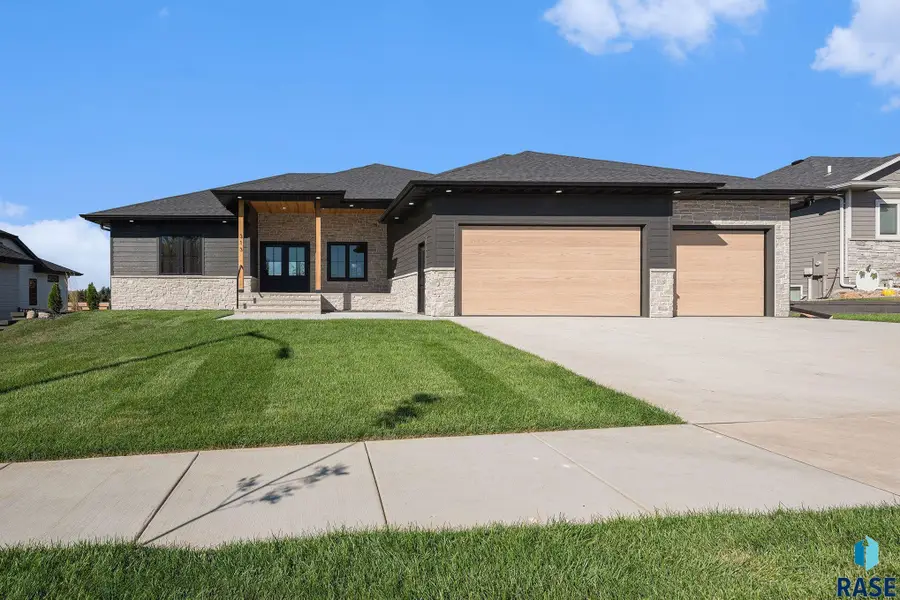 313 Red Spruce Ave, Sioux Falls, SD 57110 - #3