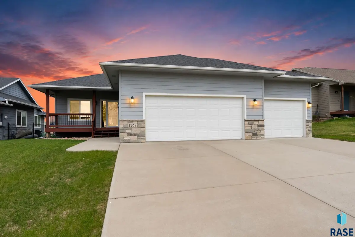 1208 N Broken Bow Ave, Sioux Falls, SD 57103 - #1