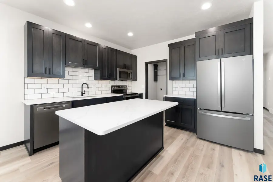 1230 N Titan St, Tea, SD 57064 - #2