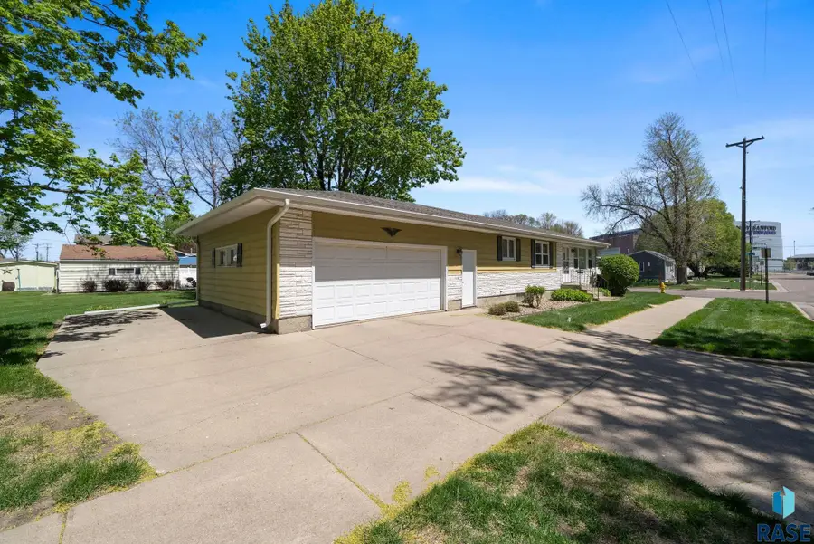 2100 W Brookings St, Sioux Falls, SD 57104 - #2