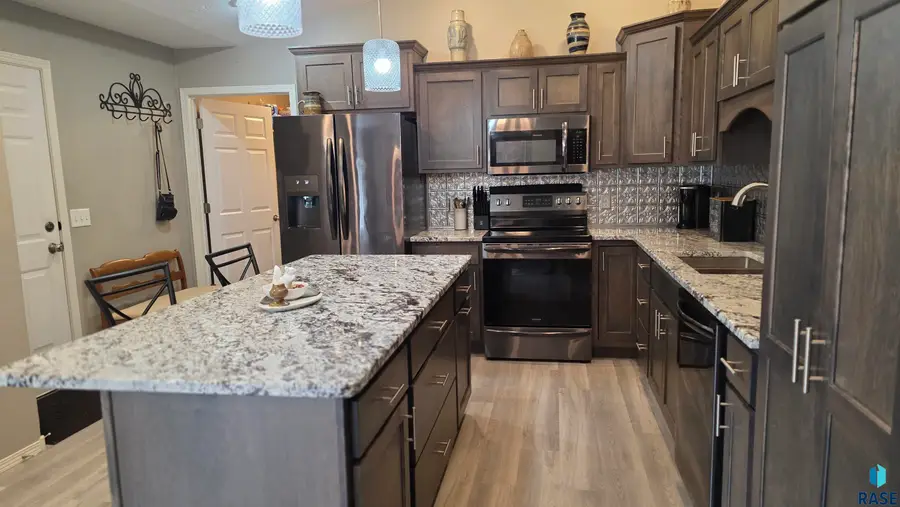 805 Jayme Cir, Sioux Falls, SD 57106 - #3