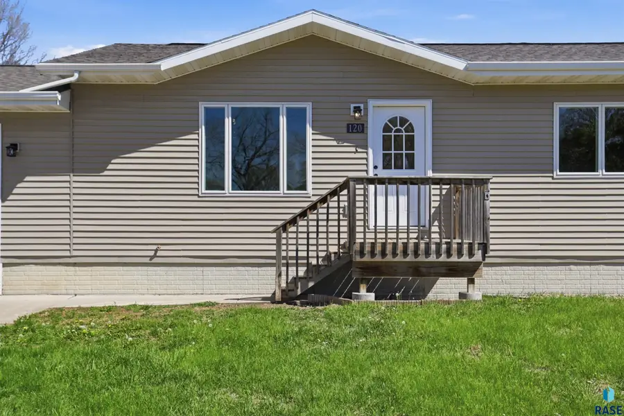120 E Center Ave, Lennox, SD 57039 - #3
