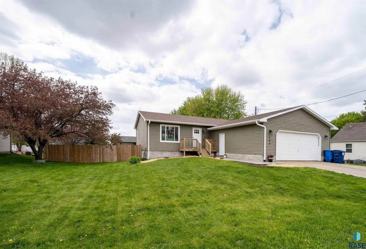 405 S Columbia St, Harrisburg, SD 57032 - #1