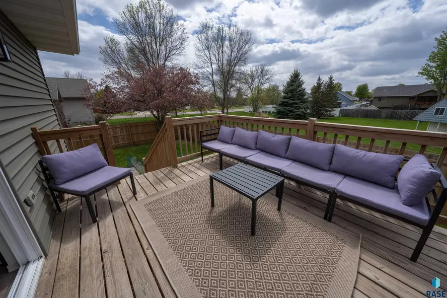 405 S Columbia St, Harrisburg, SD 57032 - #2