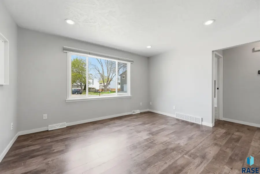 3312 S Steven Cir, Sioux Falls, SD 57106 - #2