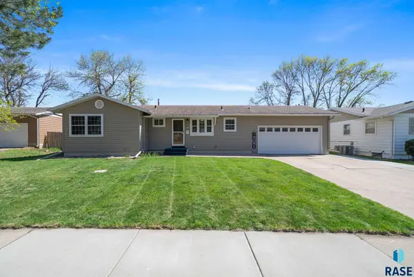 833 E Pam Rd, Sioux Falls, SD 57105