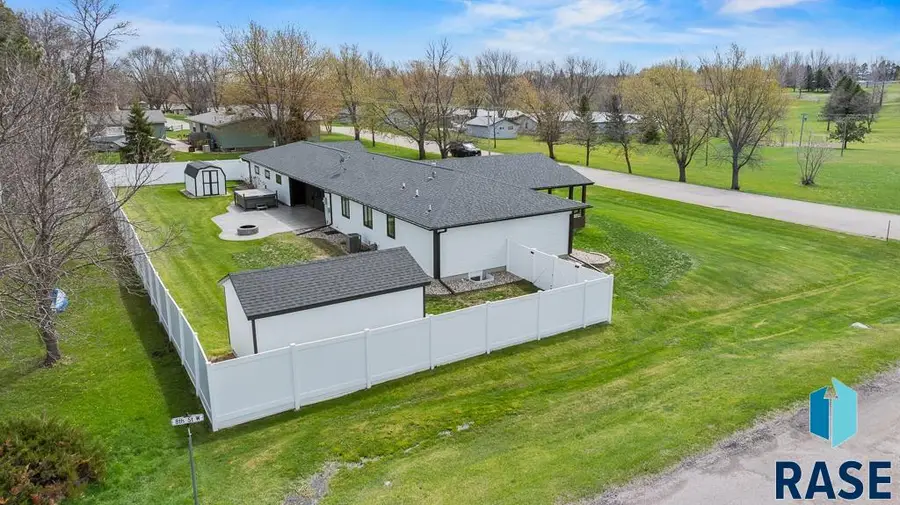 711 W 8th St St, Clear Lake, SD 57226 - #3