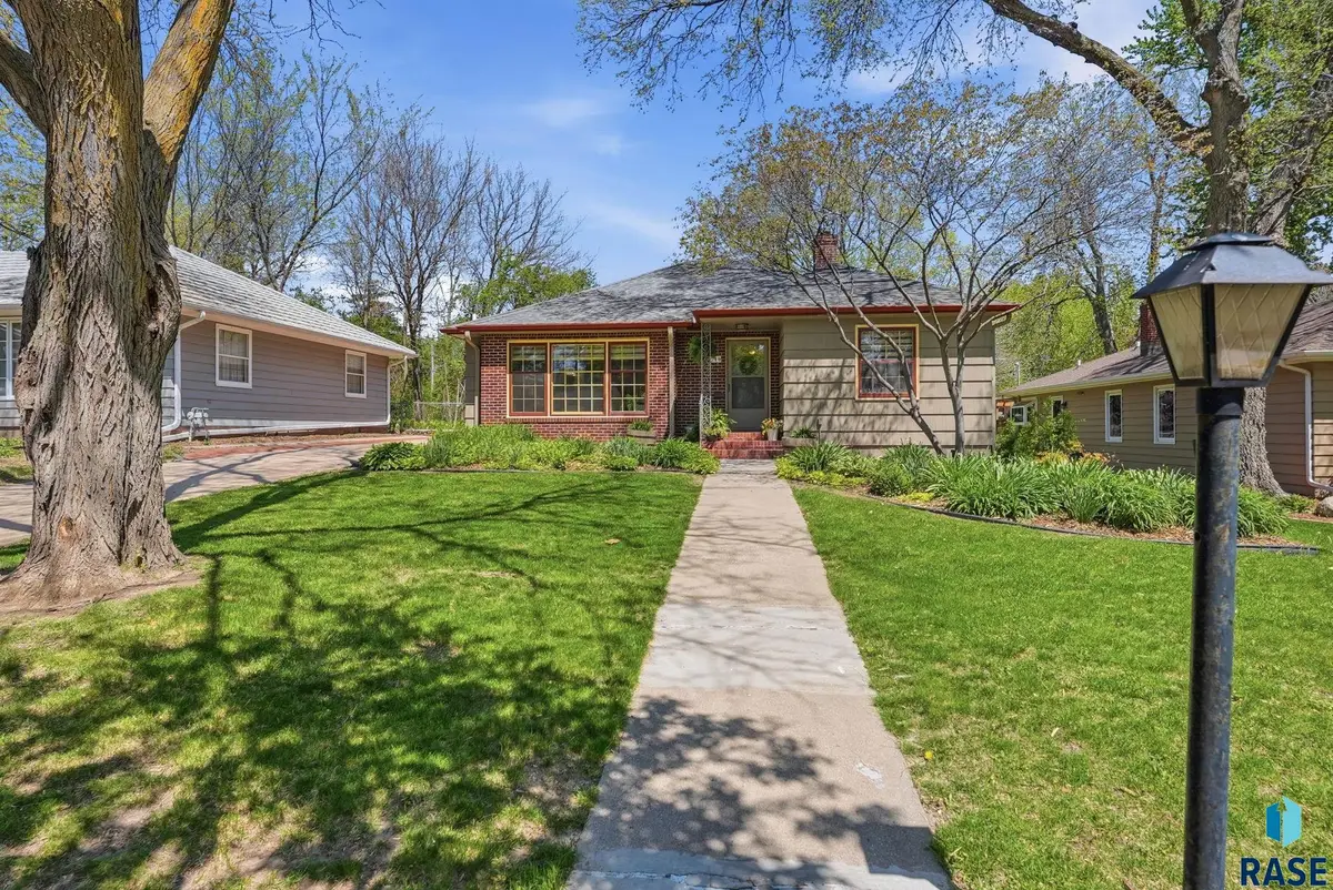 310 E 28th St, Sioux Falls, SD 57105 - #1