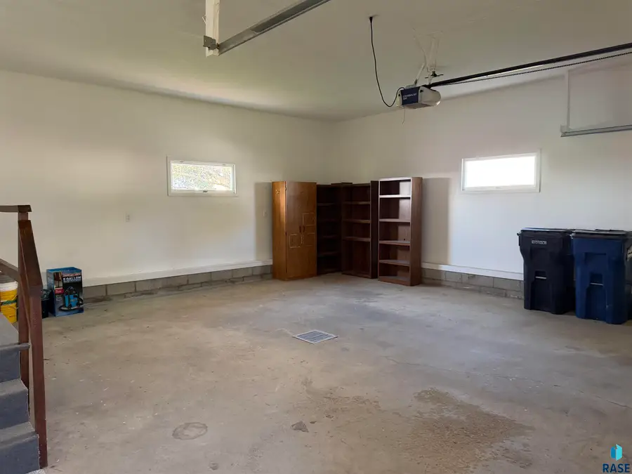 500 E 9th St, Bridgewater, SD 57319 - #2