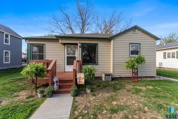422 E 2nd St, Parker, SD 57035