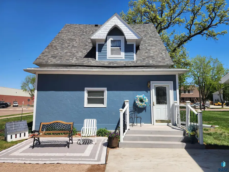 301 E Essex Ave, Salem, SD 57058 - #3