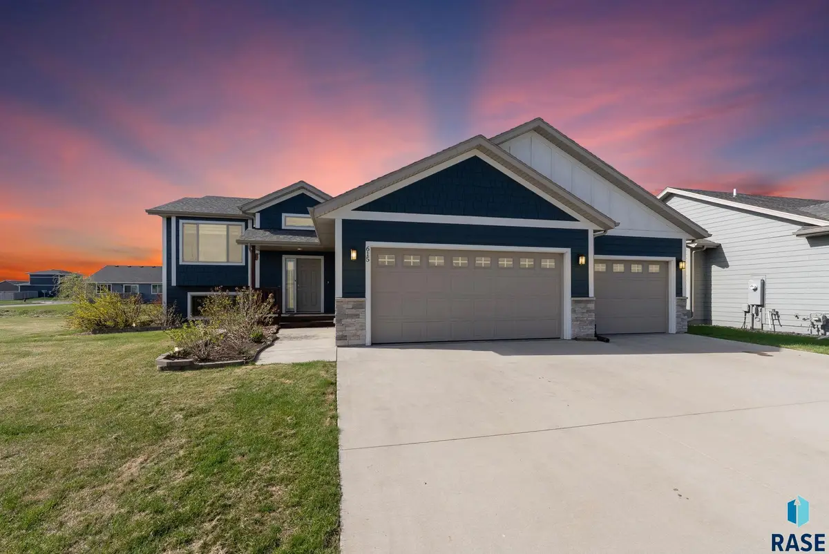 615 Creekside Trl, Harrisburg, SD 57032 - #1