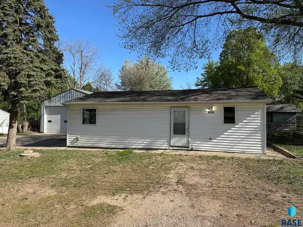 1316 E 61st St N, Sioux Falls, SD 57104