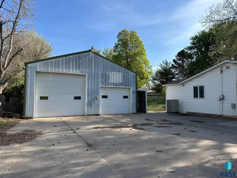 1316 E 61st St N, Sioux Falls, SD 57104 - #2