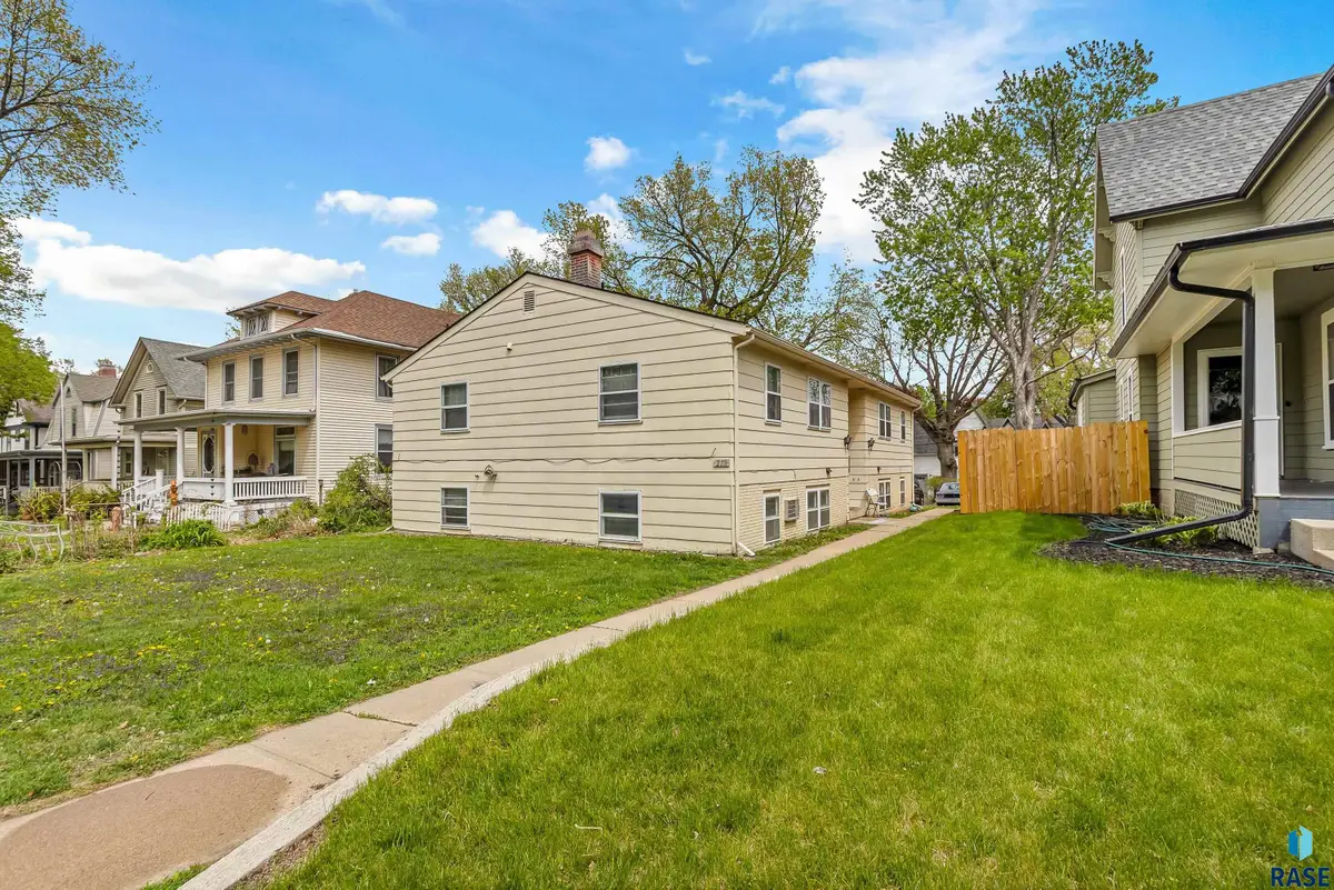 218 N Summit Ave, Sioux Falls, SD 57104 - #1