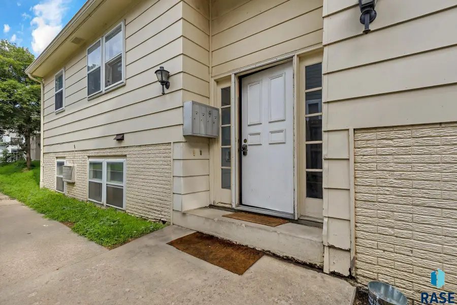 218 N Summit Ave, Sioux Falls, SD 57104 - #2