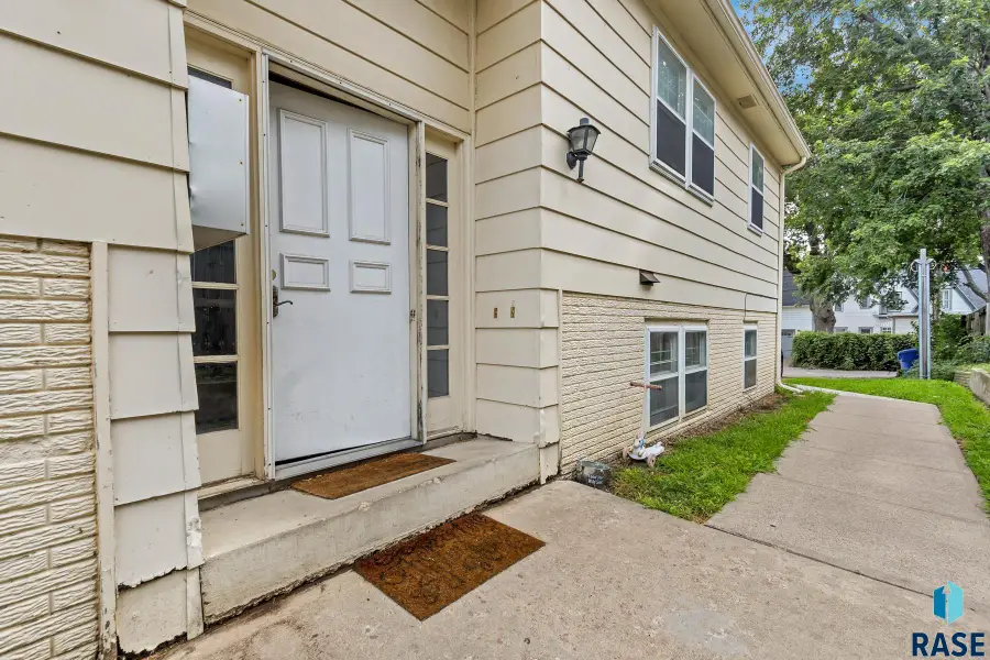 218 N Summit Ave, Sioux Falls, SD 57104 - #3