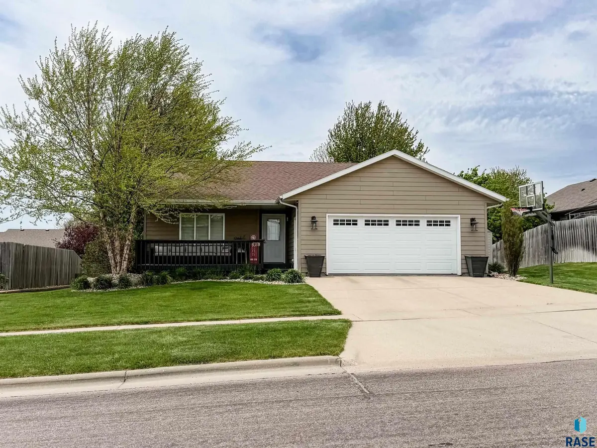 911 Blue Ridge Rd, Dell Rapids, SD 57022 - #1