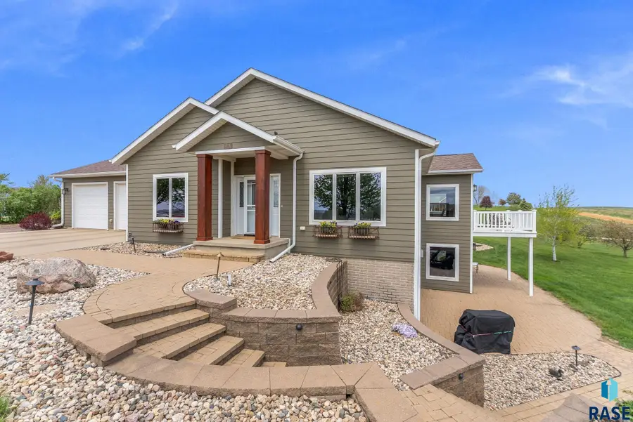 48290 N Hiawatha Pl, Canton, SD 57013 - #2