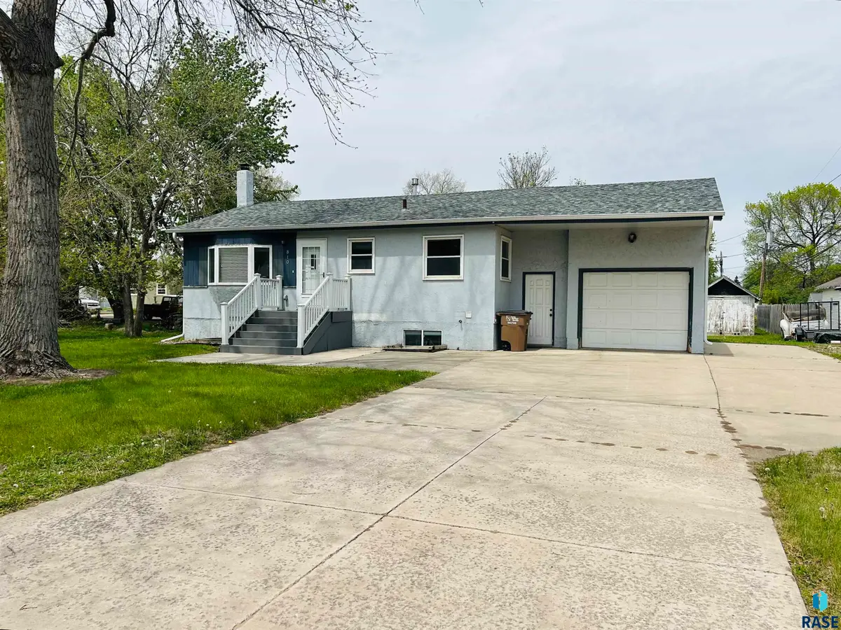810 E Hermosa Dr, Sioux Falls, SD 57104 - #1