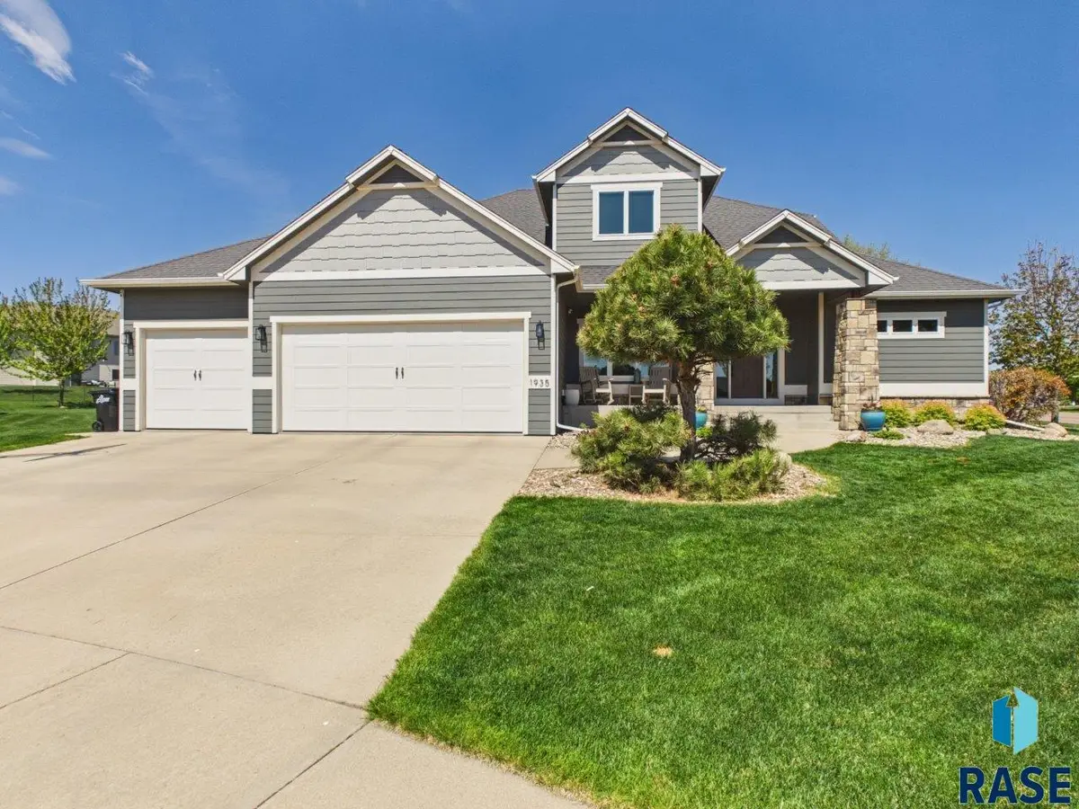 1935 Rainy Cir, Sioux Falls, SD 57110 - #1