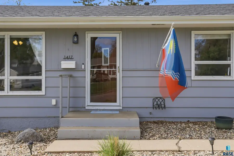 1417 E Oak St, Sioux Falls, SD 57105 - #2