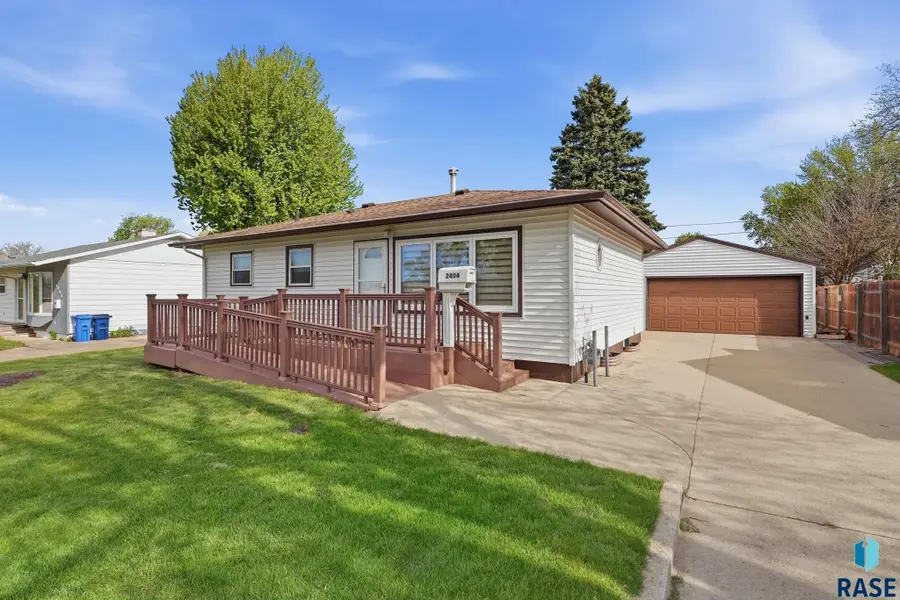 2404 E 19th St, Sioux Falls, SD 57103 - #2