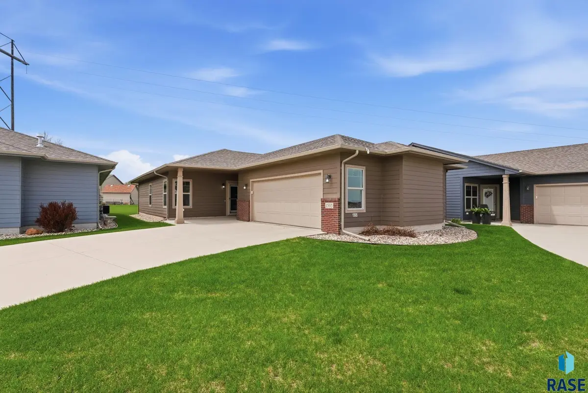 1505 S Foss Ave, Sioux Falls, SD 57110 - #1