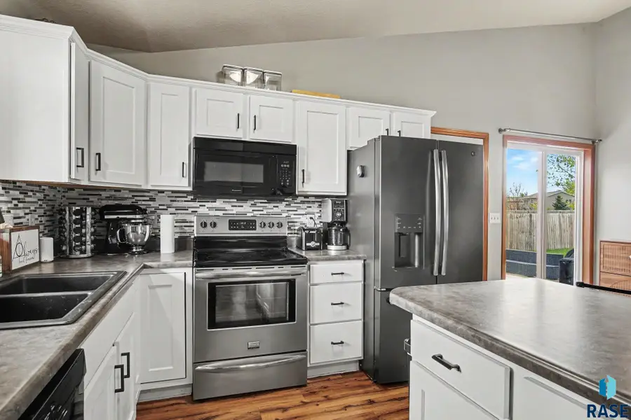 505 Cottonwood Dr, Harrisburg, SD 57032 - #2