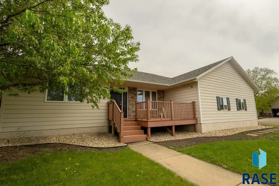 4421 E 38th St, Sioux Falls, SD 57103 - #3