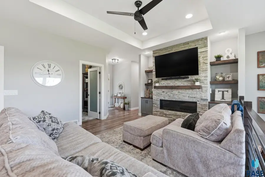 6616 E 33rd St, Sioux Falls, SD 57110 - #3