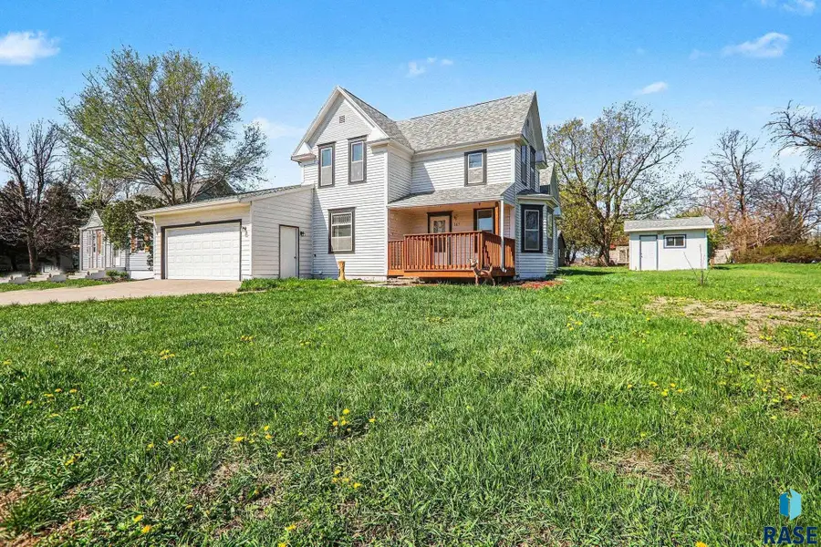 305 N Main St, Lennox, SD 57039 - #2