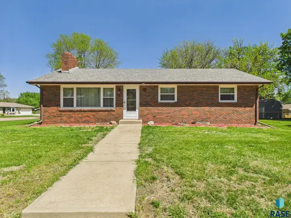 5608 W 32nd St, Sioux Falls, SD 57106
