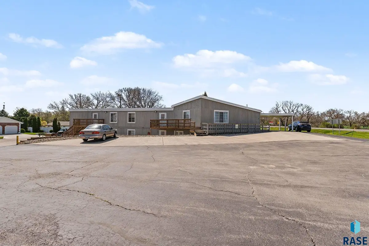 516 N Highland Ave, Madison, SD 57042 - #1