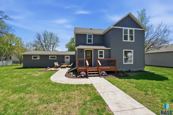 446 E 2nd St, Parker, SD 57053