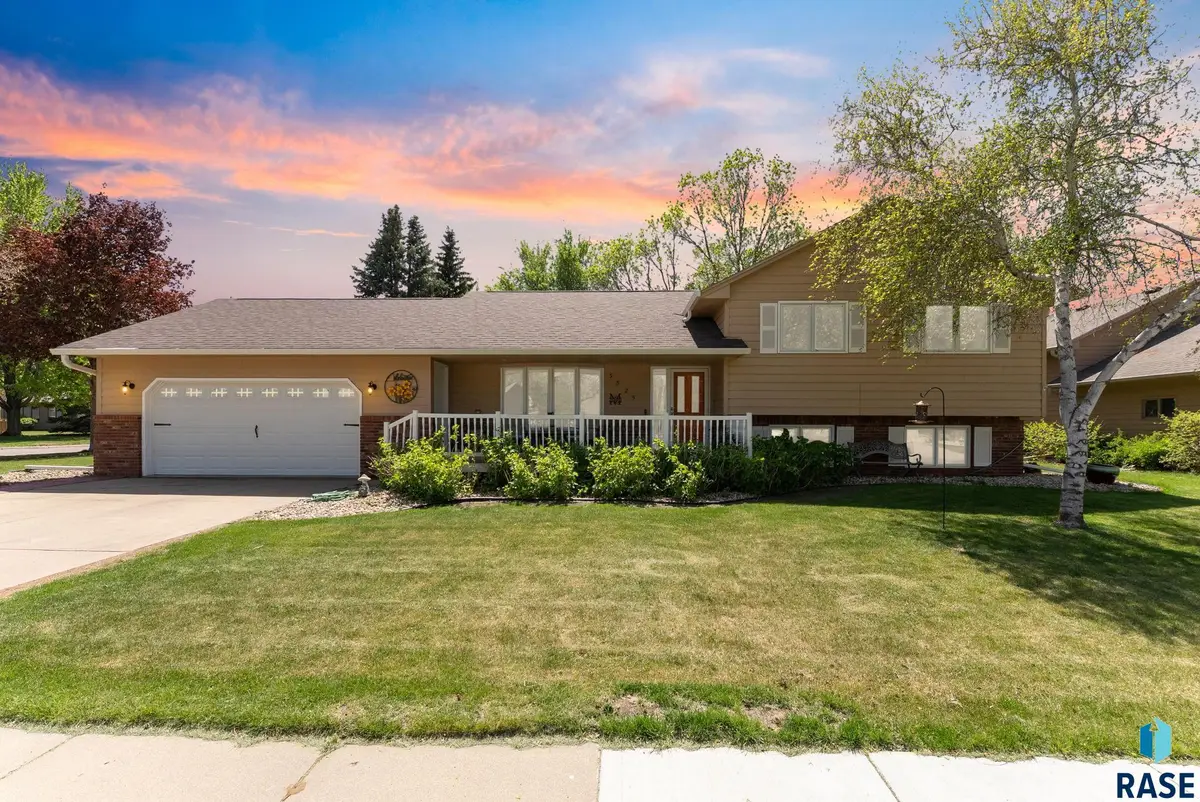 3525 S Matthew Dr, Sioux Falls, SD 57103 - #1