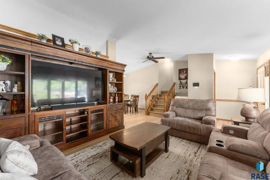 3525 S Matthew Dr, Sioux Falls, SD 57103 - #3
