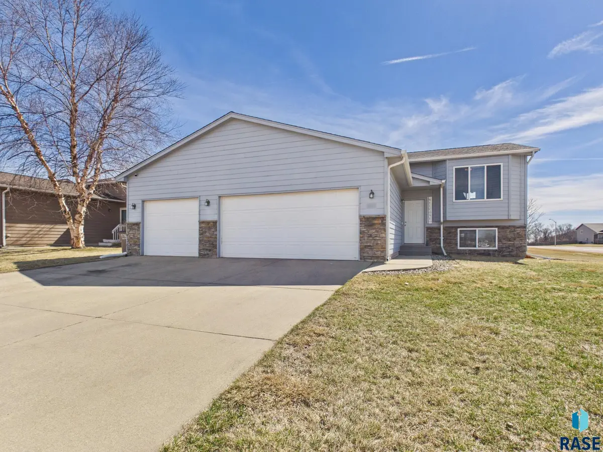 4117 W 92nd St, Sioux Falls, SD 57108 - #1