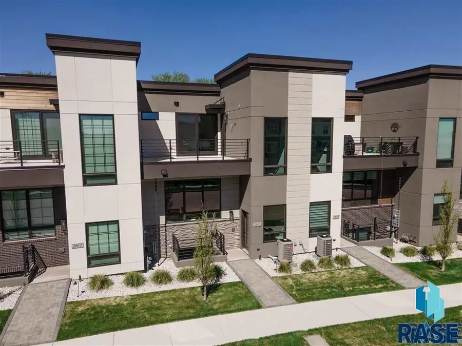 2803 S Terry Ave, Sioux Falls, SD 57106 - #2