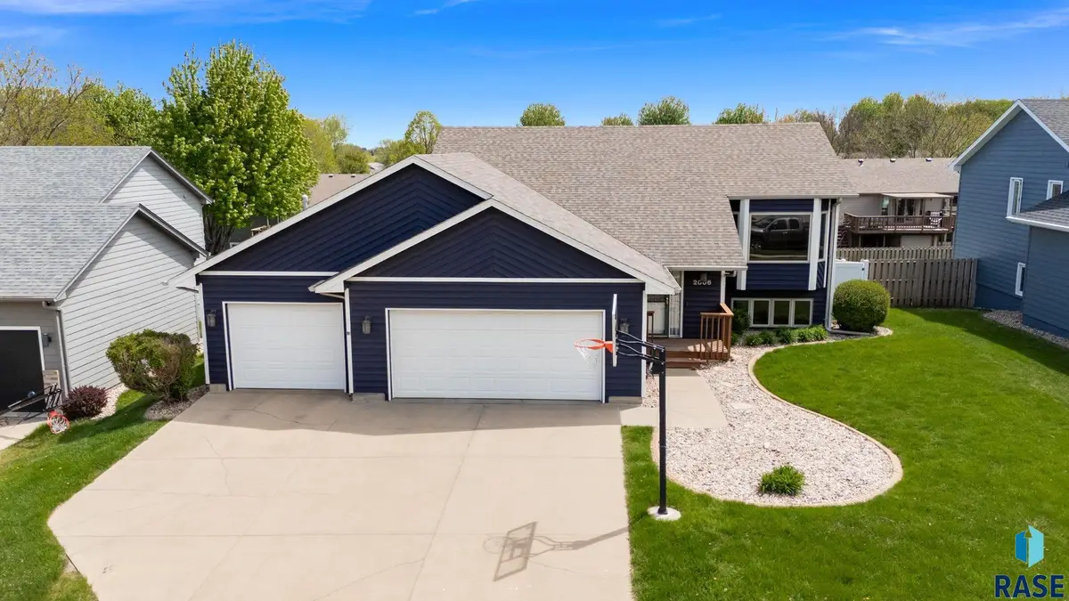 2006 Gordon Dr, Sioux Falls, SD 57110 - #1