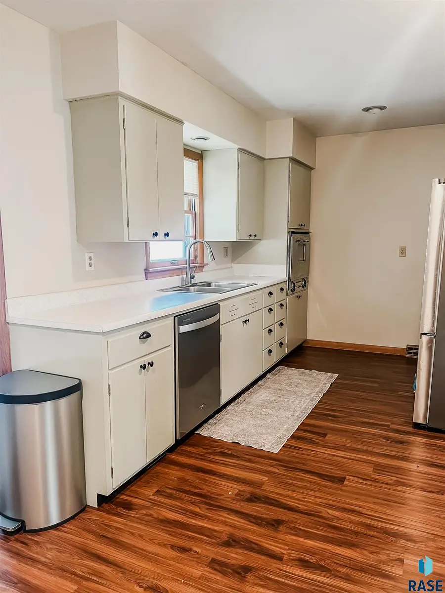 1009 N Elmwood Ave, Luverne, MN 56156 - #2