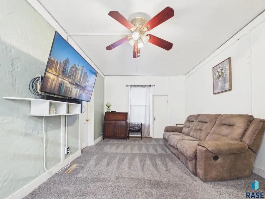 314 N Fairfax Ave, Sioux Falls, SD 57103 - #3