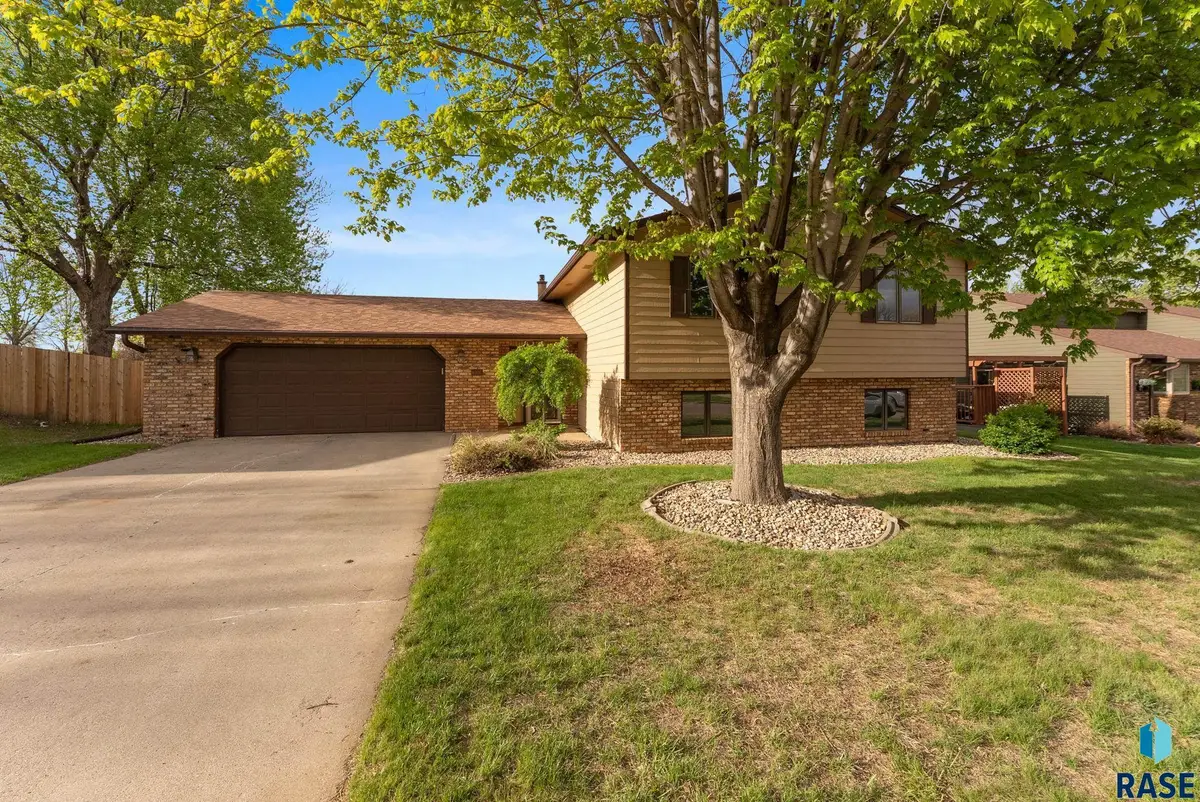 6200 W Oscar Howe Cir, Sioux Falls, SD 57106 - #1