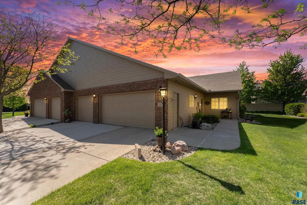 3564 W 91st Pl, Sioux Falls, SD 57108 - #1