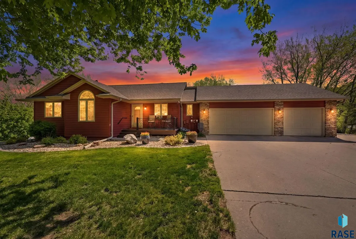 8508 E Saddle Creek Rd, Sioux Falls, SD 57110 - #1
