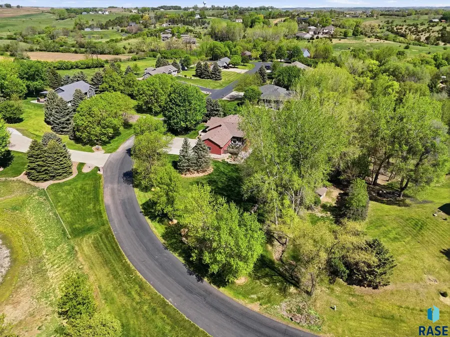 8508 E Saddle Creek Rd, Sioux Falls, SD 57110 - #3