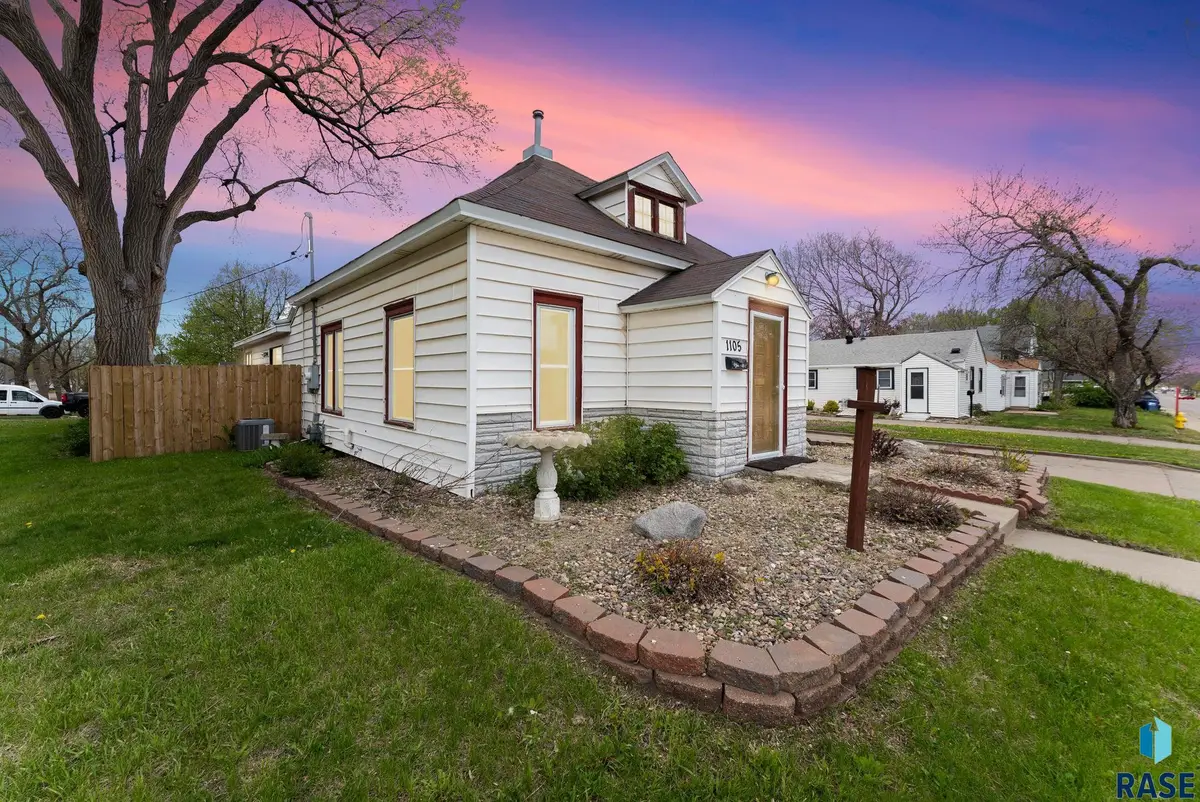 1105 N Kiwanis Ave, Sioux Falls, SD 57104 - #1