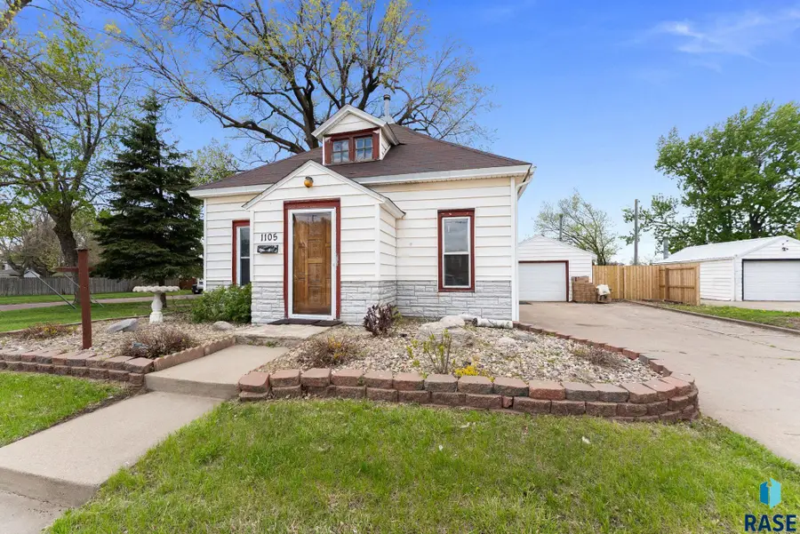 1105 N Kiwanis Ave, Sioux Falls, SD 57104 - #3