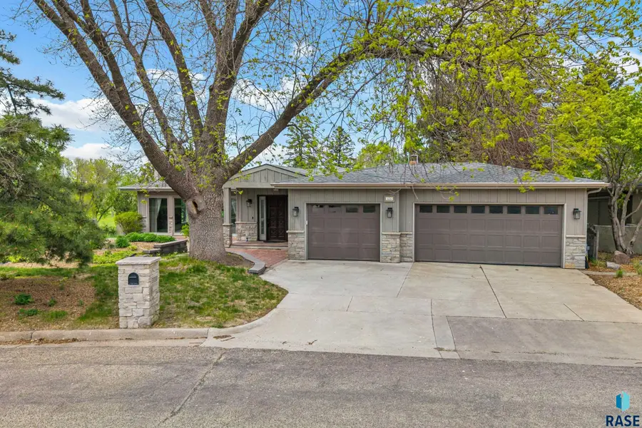 3030 W Donahue Dr, Sioux Falls, SD 57105 - #3